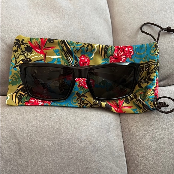Smith Evolve Black Sunglasses with Floral Pouch - Picture 1 of 5